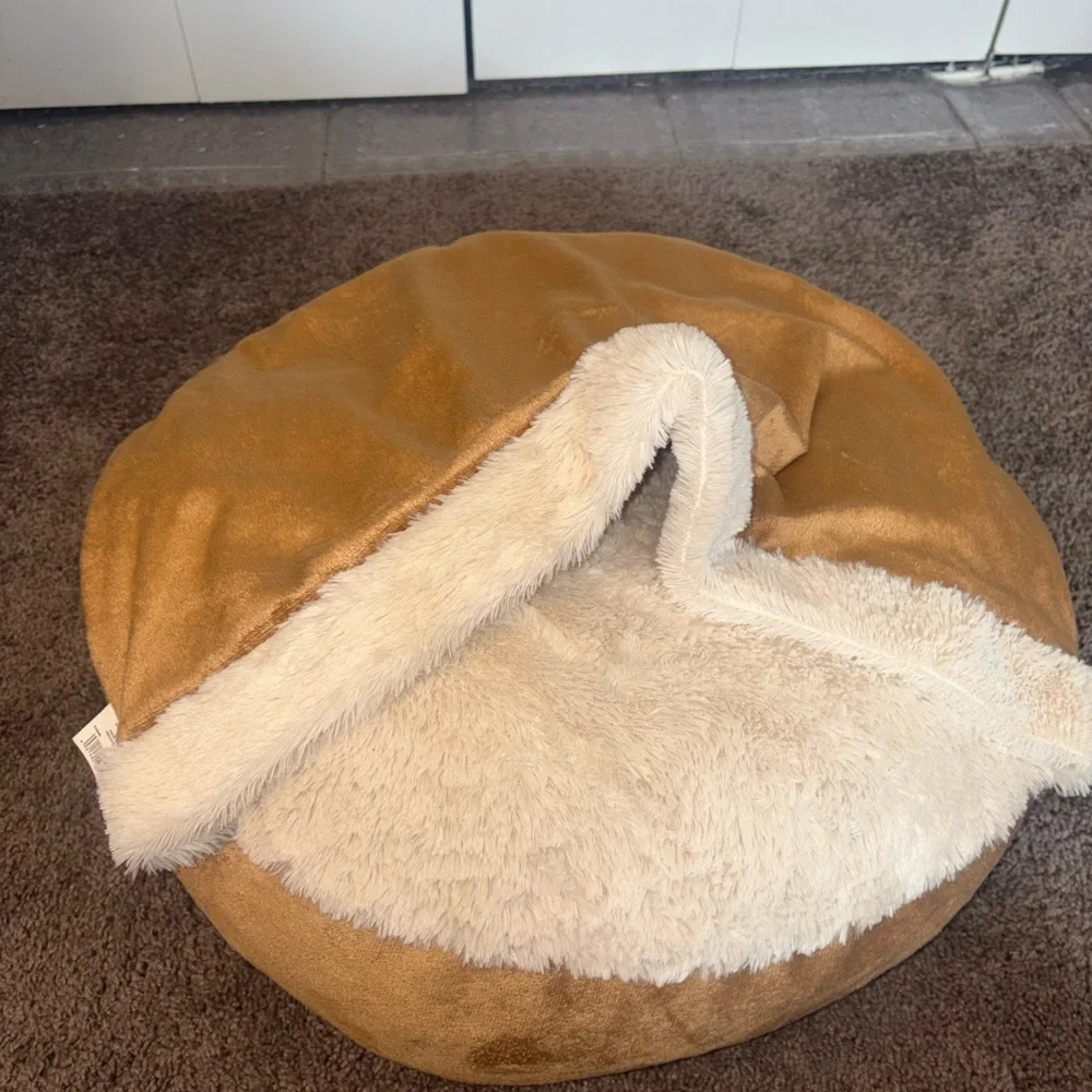 Cozy Tan and Cream Pet Bed